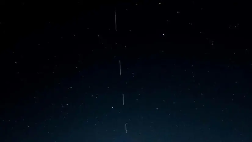 I satelliti Starlink SpaceX nel cielo - © www.giornaledibrescia.it