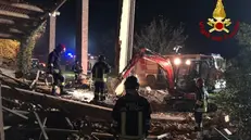 Esplosione in cascina, morti tre pompieri