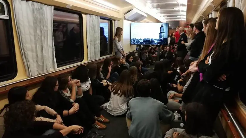 Gli studenti bresciani che partecipano al viaggio della memoria