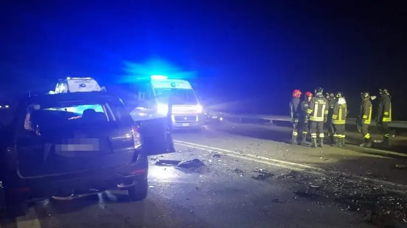 Le due auto coinvolte nel grave frontale di ieri sera a Esine, sulla Statale 42 - © www.giornaledibrescia.it