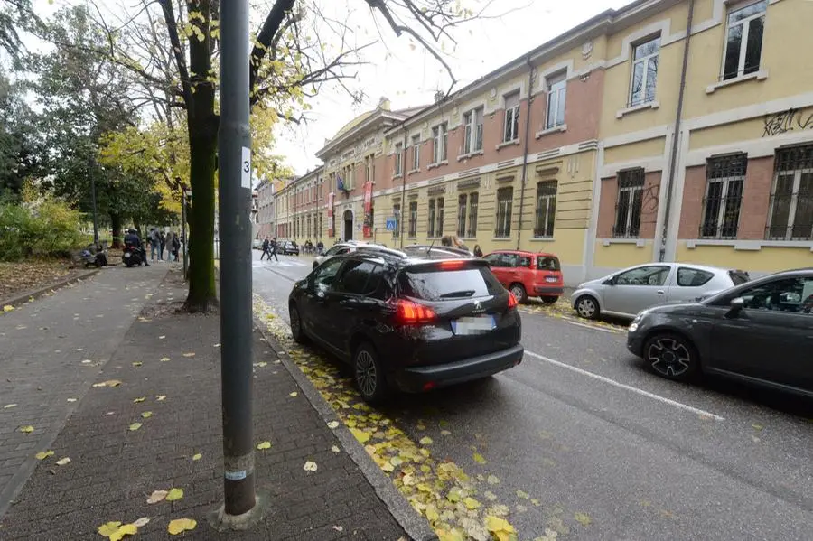 Nuovi parcheggi in via Monte Suello Qualcosa non va