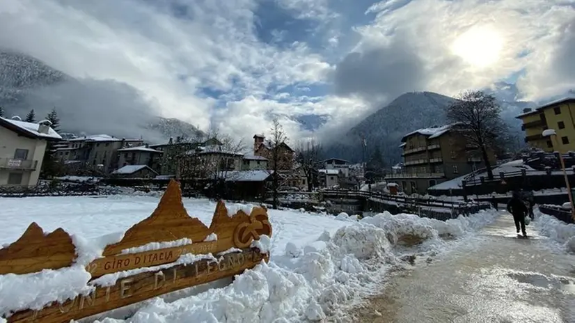 Pontedilegno. Il paese imbiancato // FOTO DI ROBERTO MOSCONI