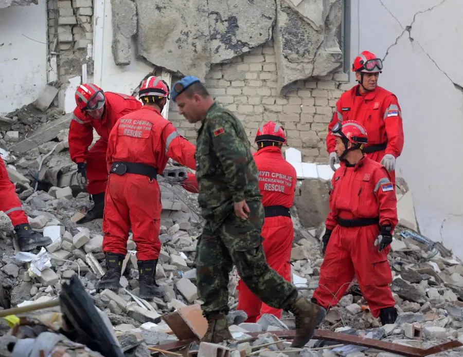 Terremoto in Albania, si scava senza sosta tra le macerie