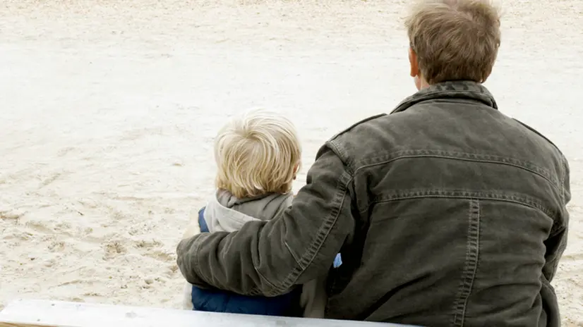 Papà e figlio (foto simbolica) - © www.giornaledibrescia.it