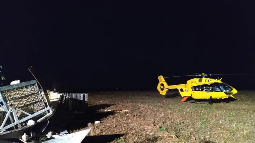 Schianto in A21, i primi soccorsi con l'arrivo dell'eliambulanza