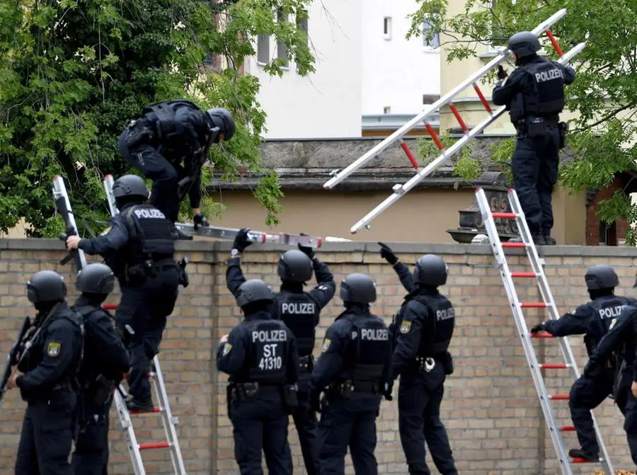 La Polizia tedesca nella zona dell'attentato, a Halle