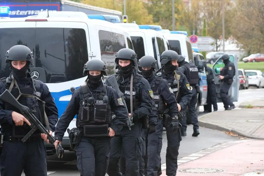 La Polizia tedesca nella zona dell'attentato, a Halle