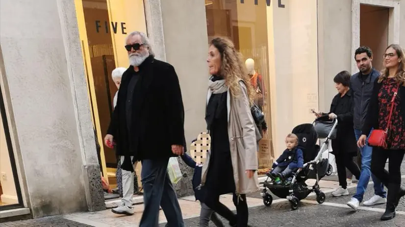 Diego Abatantuono in centro città