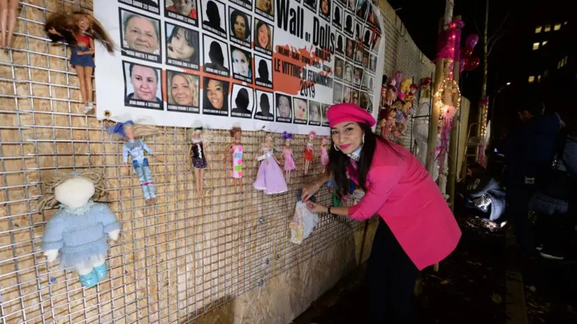Il muro delle bambole a Brescia