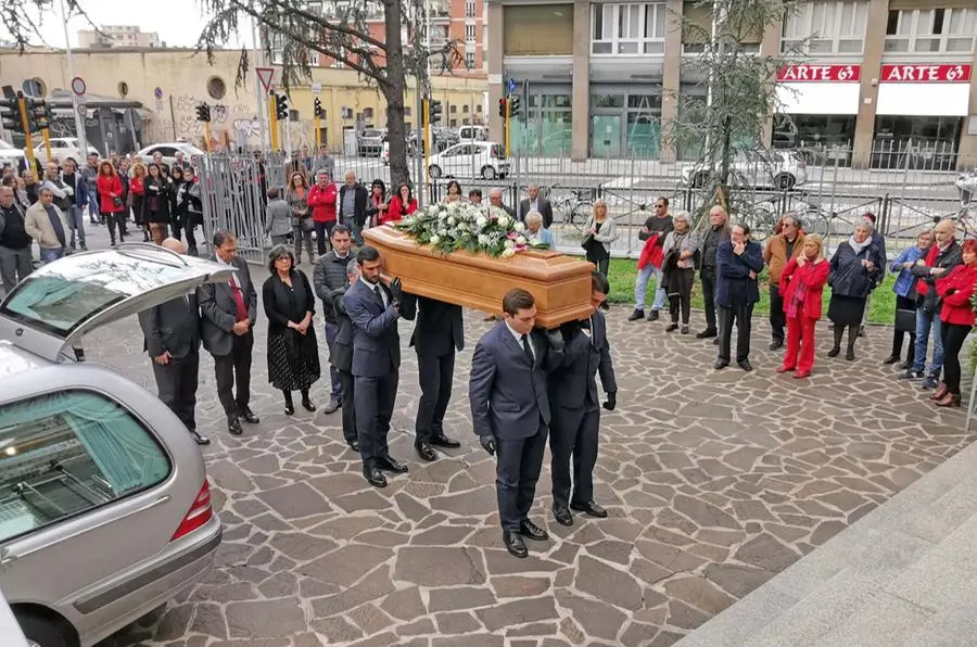 Uccisa dal marito, i funerali di Cristina Maioli