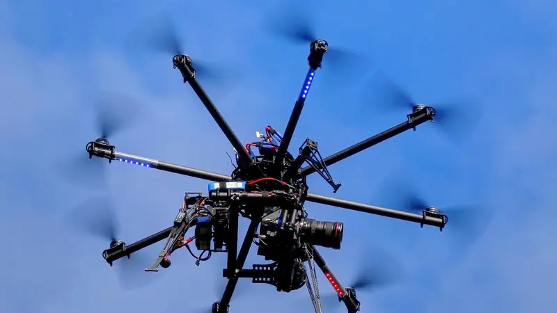 Un drone in volo (archivio) - © www.giornaledibrescia.it