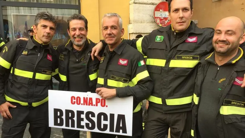 I Vigili del fuoco bresciani manifestano a Roma