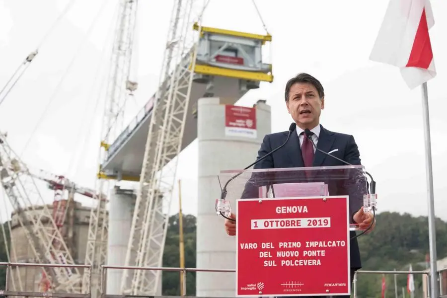 La posa della prima parte del nuovo Ponte di Genova
