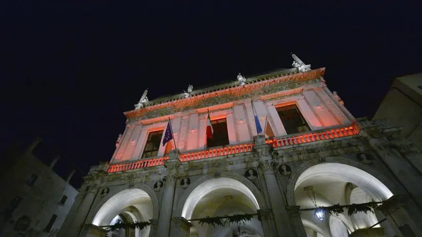 Violenza sulle donne: flash mob in piazza Loggia