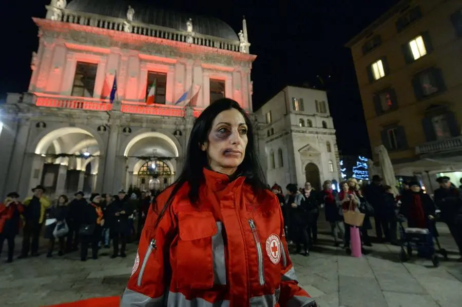 Violenza sulle donne: flash mob in piazza Loggia