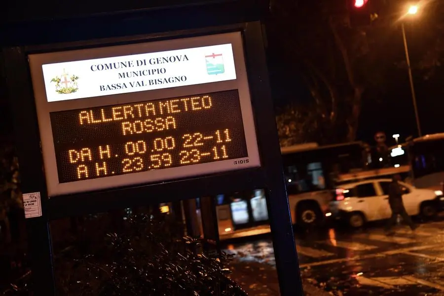 Genova nella morsa del maltempo: è allerta