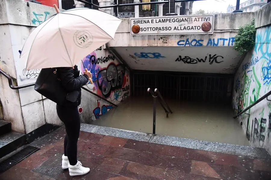 Genova nella morsa del maltempo: è allerta