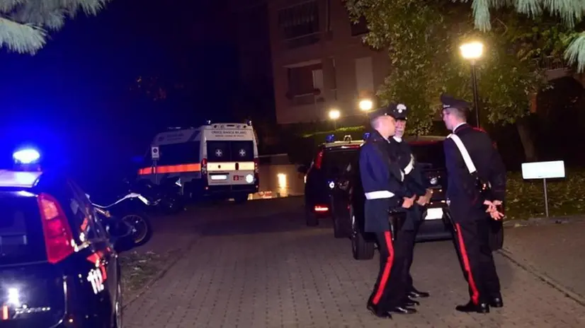 Carabinieri sul luogo dell'omicidio a Cernusco: l'auto del killer rubata a Brescia