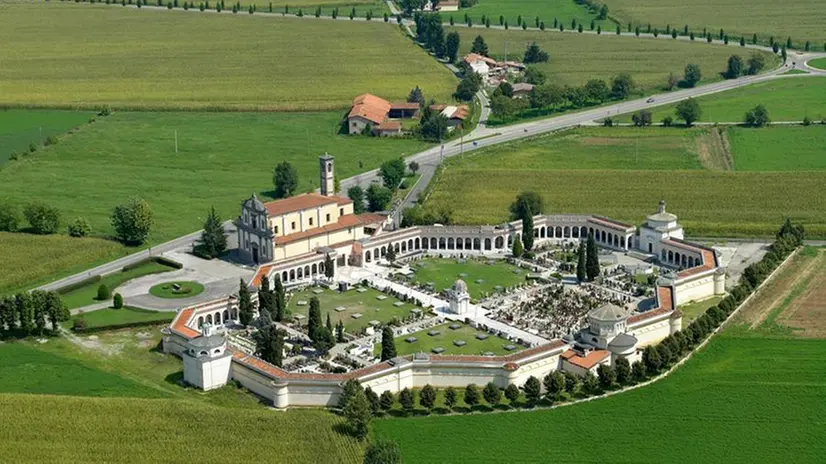 Una veduta del cimitero di Chiari -  © www.giornaledibrescia.it