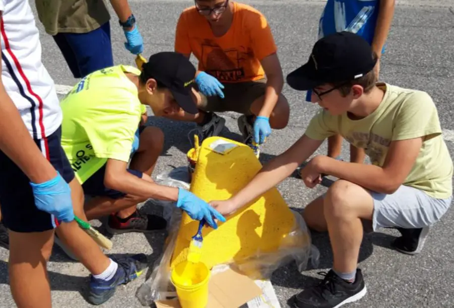 Vesio di Tremosine, i giovanissimi volontari realizzano la piazzola per l'elisoccorso