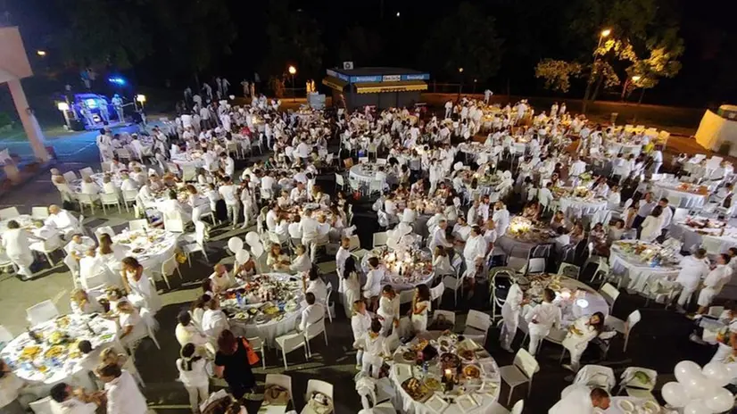 Una panoramica dall'alto della cena -  Foto © www.giornaledibrescia.it