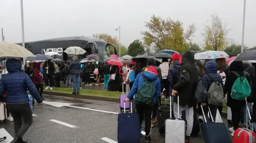 I 650 studenti bresciani alla partenza del viaggio di «Un Treno per Auschwitz» - © www.giornaledibrescia.it