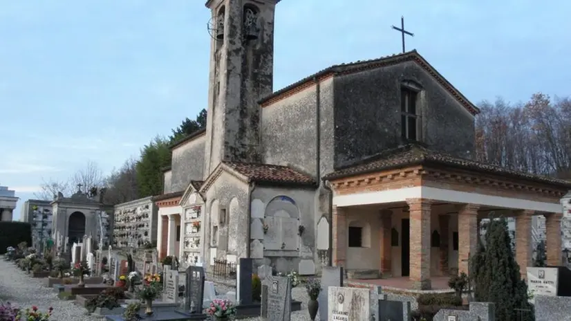 Camposanto. «Dormono, dormono sulla collina» è il titolo del volume