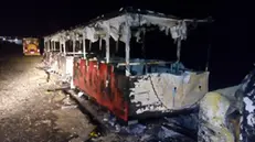 Trenino turistico incendiato all'Asinara - www.lanuovasardegna.it