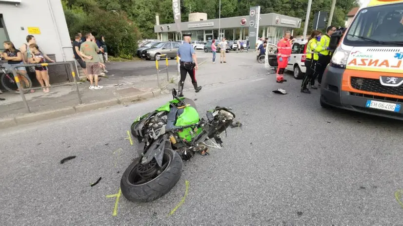 Villa Carcina, tragico schianto auto-moto: muore un 25enne