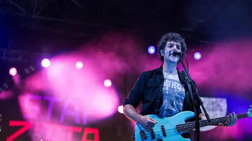 Max Gazzé conquista i 1.500 di piazza Loggia