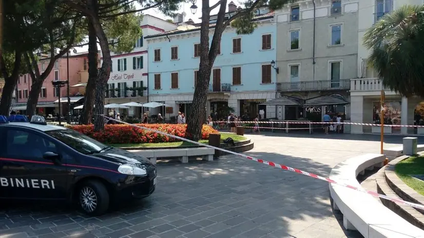 Carabinieri sul lungolago di Desenzano. Archivio © www.giornaledibrescia.it