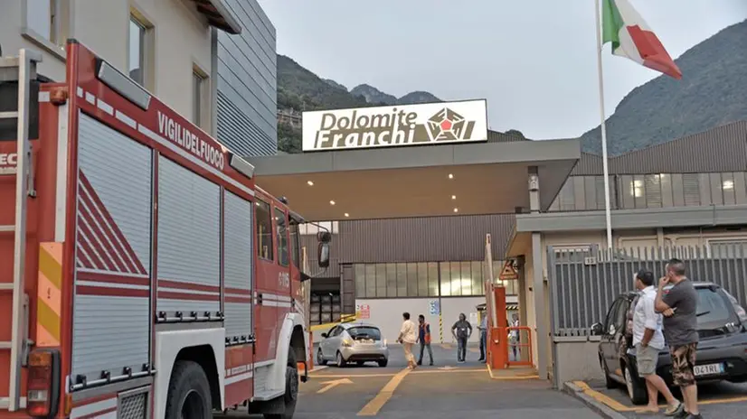 Muore schiacciato dai carrelli alla Dolomite Franchi
