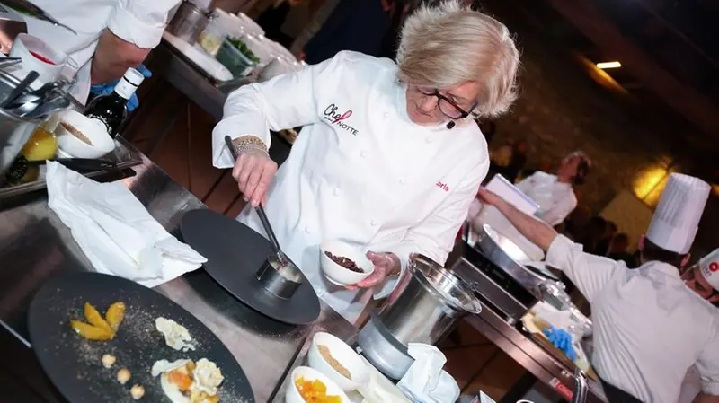 Gli chef non professionisti al lavoro nella scorsa edizione © www.giornaledibrescia.it