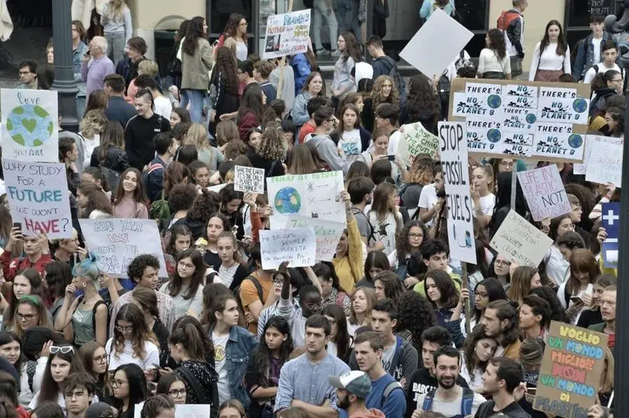 Migliaia in piazza anche a Brescia per manifestare per l'ambiente