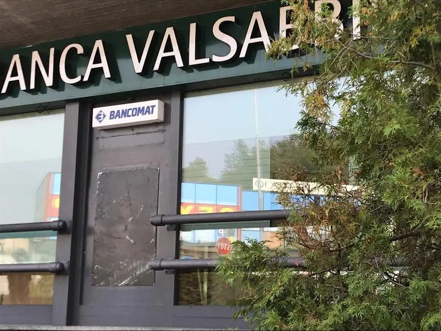 Assalto alla filiale della Banca Valsabbina a Desenzano