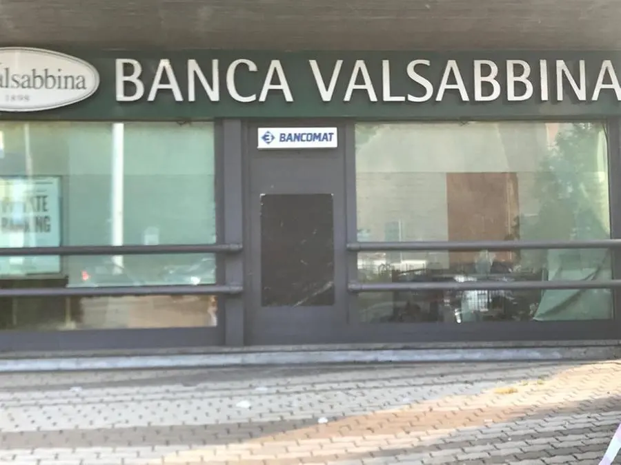 Assalto alla filiale della Banca Valsabbina a Desenzano