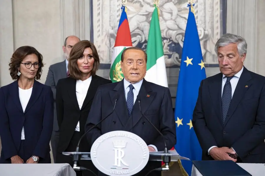 Silvio Berlusconi dopo il colloquio con il Capo dello Stato, Sergio Mattarella - Foto Sala Stampa del Quirinale © www.giornaledibrescia.it