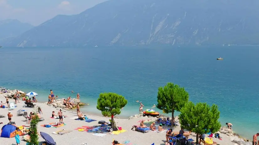 La spiaggia di Limone si è liberata dei mozziconi