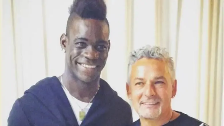 Mario Balotelli insieme a Roberto Baggio nel 2015 (foto Instagram)