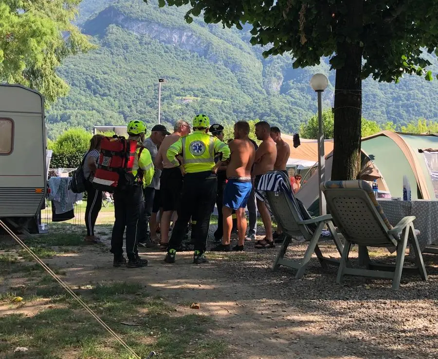 I soccorritori arrivati a Pisogne, dove è stato dato l'allarme