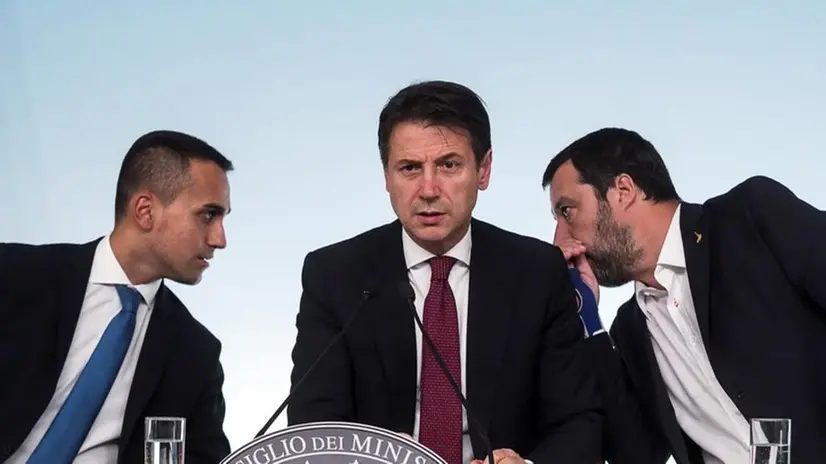 Il premier Conte con i vice Di Maio e Salvini - Foto Ansa/Angelo Carconi © www.giornaledibrescia.it