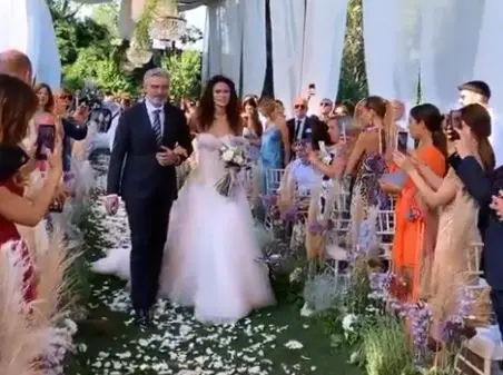 Paola Turani e Riccardo Serpellini sposi, il sì tra il verde del Garda