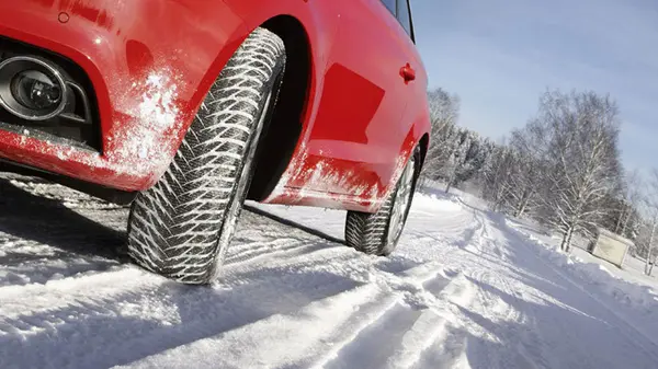 Il 15 novembre torna l’obbligo di dotazioni invernali per l’automobile - Foto di repertorio