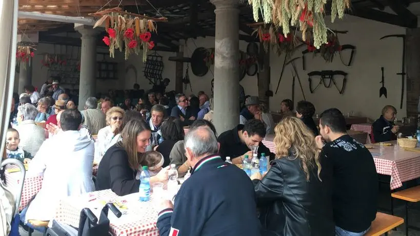 In molti hanno partecipato alla sagra di Mairano - © www.giornaledibrescia.it