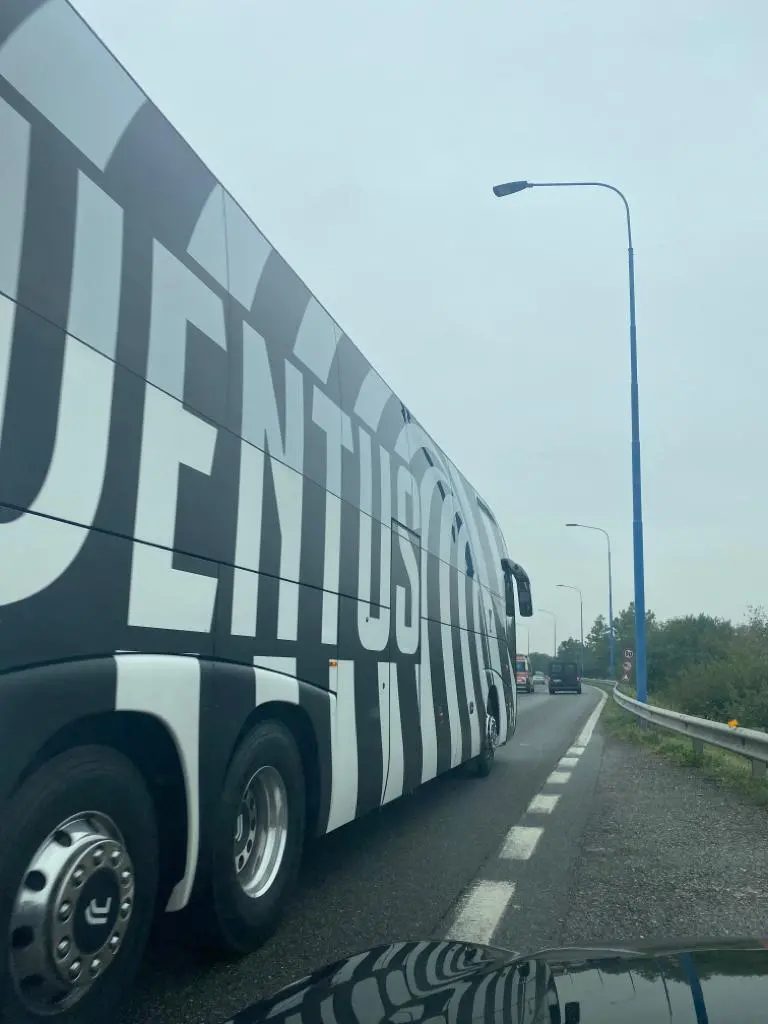 L'autobus della Juventus a Rezzato