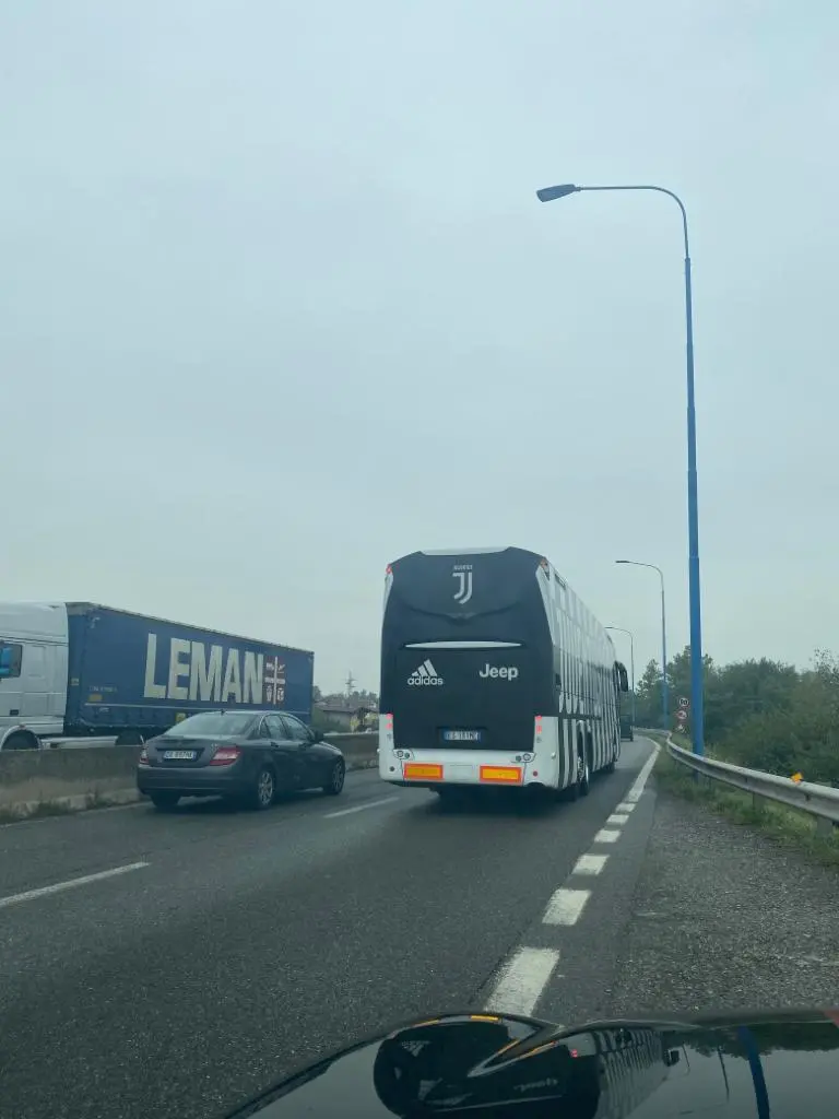 L'autobus della Juventus a Rezzato