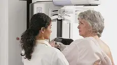L’esame con un mammografo digitale con tomosintesi