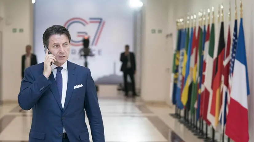 Giuseppe Conte al G7 di Biarritz attende notizie da Roma sulla crisi - Foto Ansa © www.giornaledibrescia.it