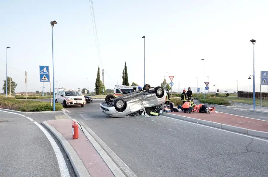 I soccorsi al lavoro in via Flero