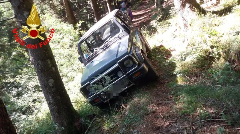 JEEP FUORI STRADA AD OSSIMO